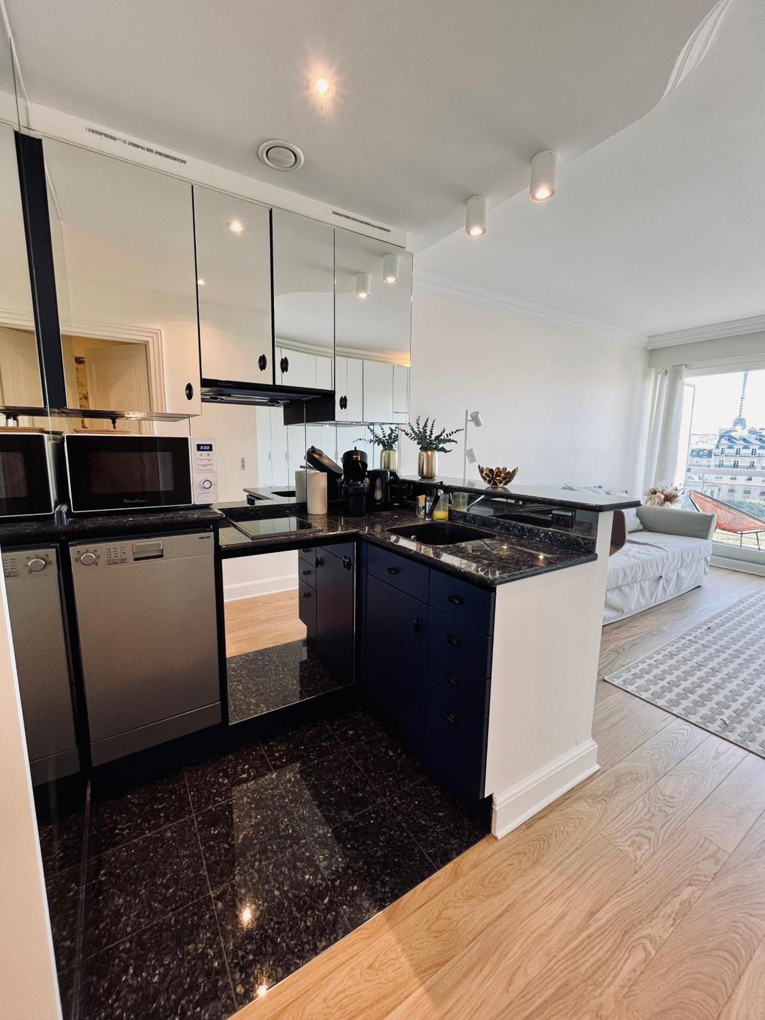 Appartement Parisian Elegance With Eiffel Tower View Paris